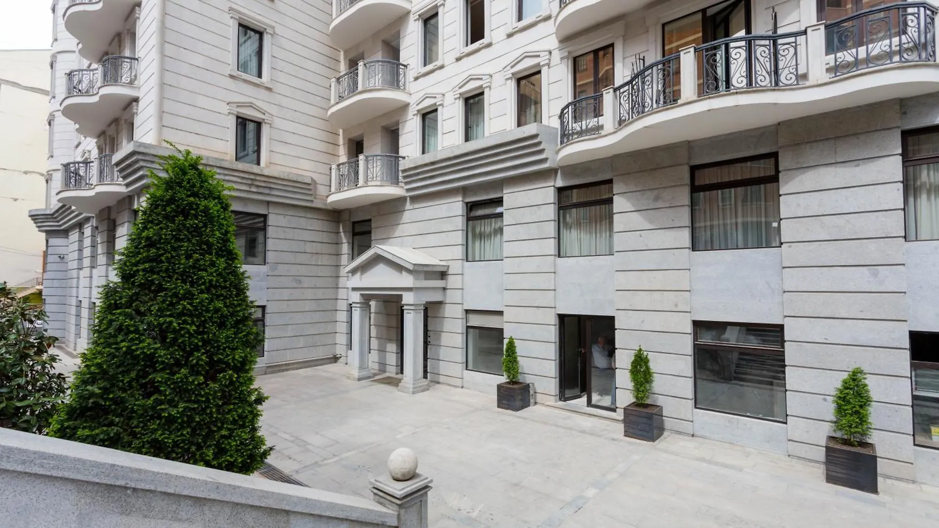 5Bd-5Bth Apartment In Tbilisi City Center