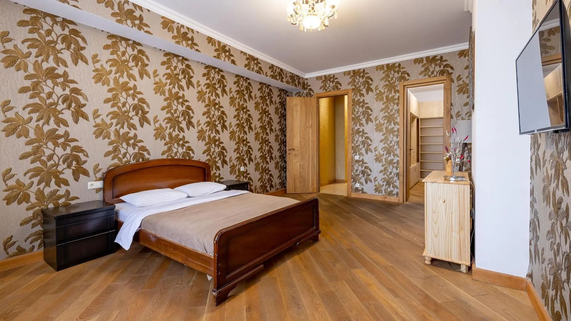 5Bd-5Bth Apartment In Tbilisi City Center