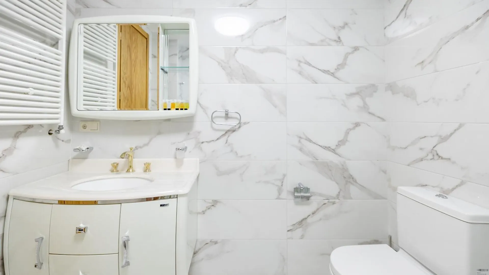 5Bd-5Bth Apartment In Tbilisi City Center 0*,  Georgien